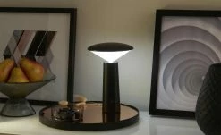 Akku-Außentischleuchte, schwarz mit USB Ladekabel